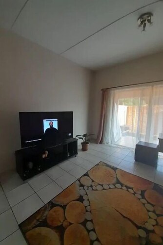 Modern 2 bedroom apartment 5 min from the mall