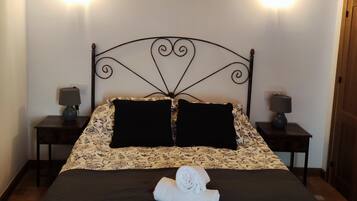 2 Schlafzimmer, Reisekinderbett, kostenloses WLAN, Bettwäsche