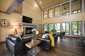 TV connectée, cheminée, jeux vidéo, baby-foot