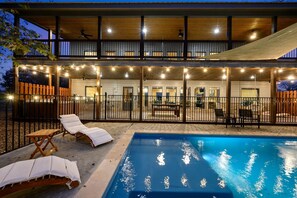 Een verwarmd zwembad