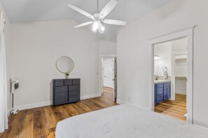 4 bedrooms, WiFi, bed sheets - Bunk-Bed House Nestled in the Trees (Flagstaff)