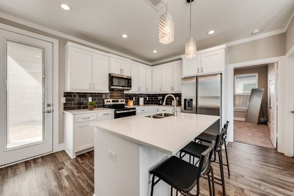 Private kitchen - Dallas Delight - Modern Texan Style Home (Dallas)