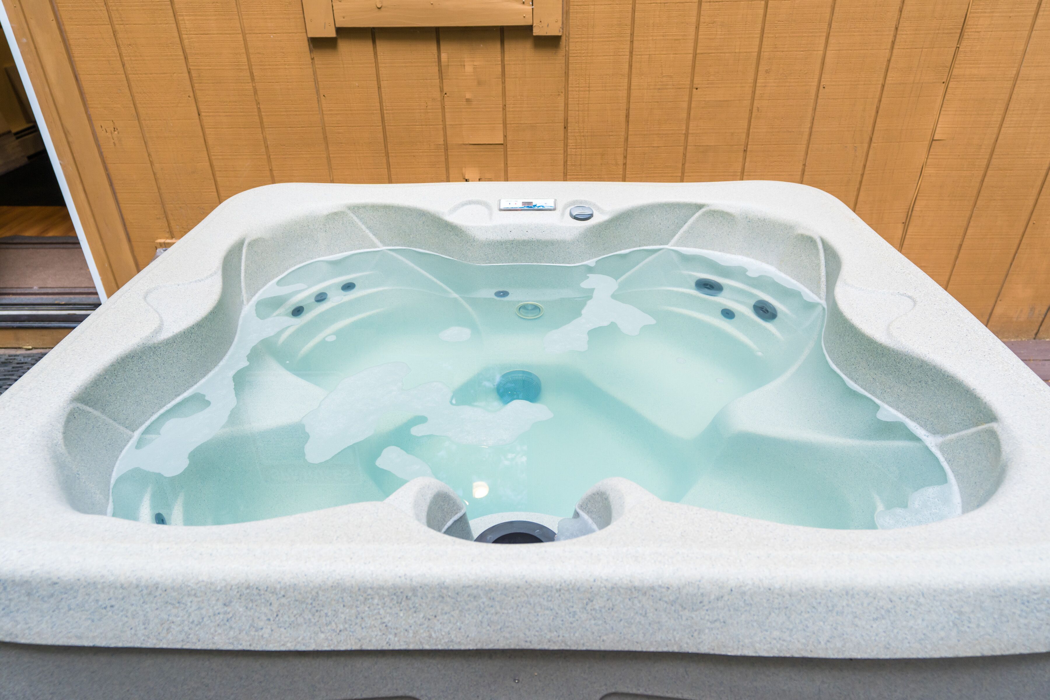 Poconos Chalet - Hot Tub, Pool Table, Pet-Friendly