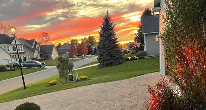 Gorgeous newer 2 story house in friendly neighborhood w salt water hot tub