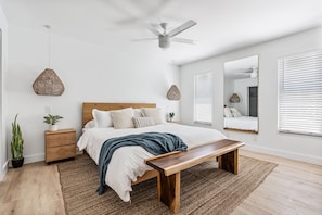 3 habitaciones, tabla de planchar con plancha y cuna de viaje 