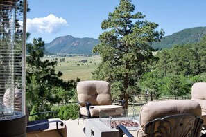 Property grounds - Mountain Luxury and Views Galore Near Palmer Lake (Larkspur)