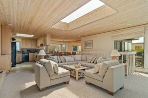 Télévision, cheminée, lecteur de DVD