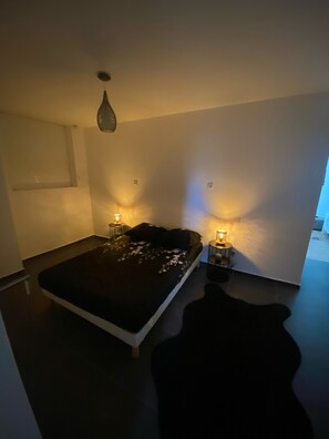 1 bedroom, travel cot, free WiFi