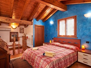 2 bedrooms, travel cot, free WiFi - Wonderful private villa for 7 people with A/C, WIFI, TV, terrace and pets allowed (Vercana)