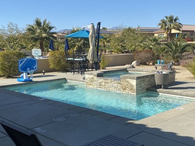 Modern Private Pool Villa in Golf Course Community w/Country Club