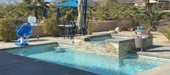 Modern Private Pool Villa in Golf Course Community w/Country Club