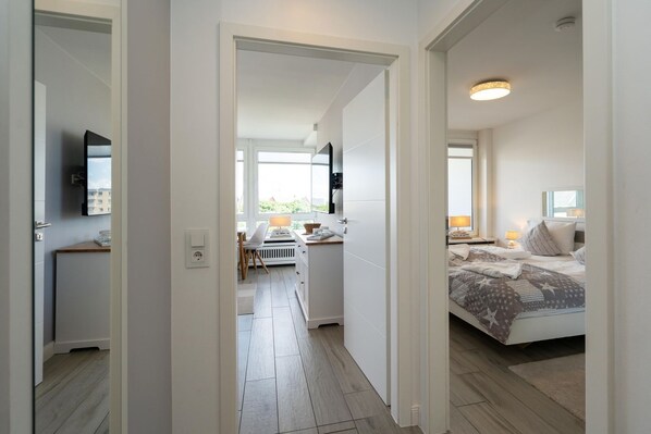 2 bedrooms, iron/ironing board, WiFi