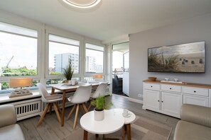 Unclassified image, 5 of 24, button