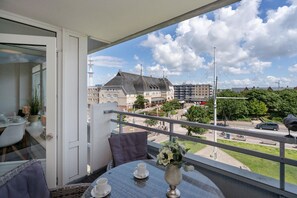 Unclassified image, 4 of 24, button