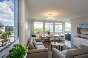 Unclassified image, 2 of 24, button