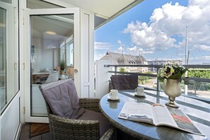 Unclassified image, 5 of 24, button