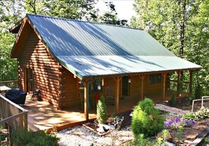 A log cabin with a metal roof, a porch, and a deck. - Beary Cozy Cabin in the woods near private lake! Near Lake Lure/ Chimney Rock, (Lake Lure)