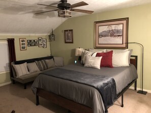 2 bedrooms, in-room safe, desk, iron/ironing board