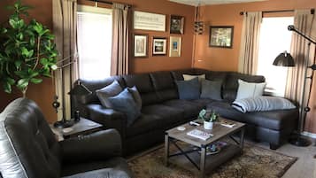 Smart-TV, Kamin, Netflix, BĂŒcher