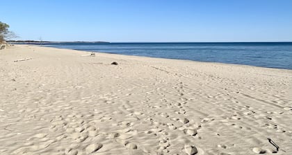 Beach cottage : 4 beds 2 baths : 200ft from the beach