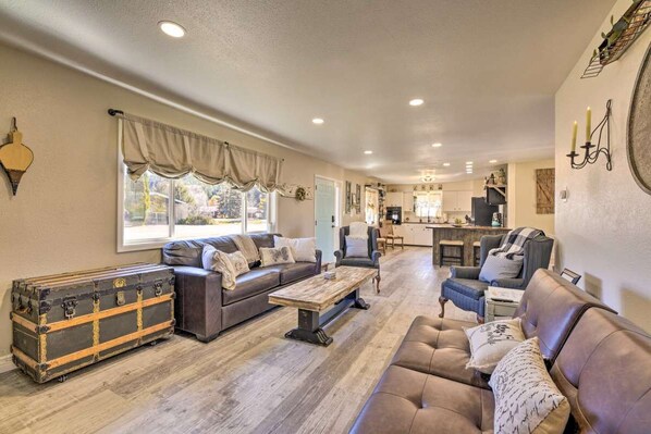 Smart TV, books, stereo