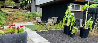 2 bedroom Suite, 5 minutes to Deep Cove