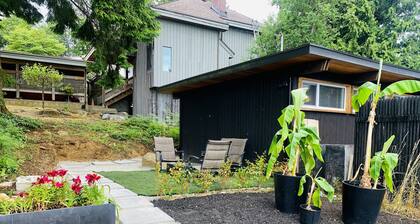 2 bedroom Suite, 5 minutes to Deep Cove