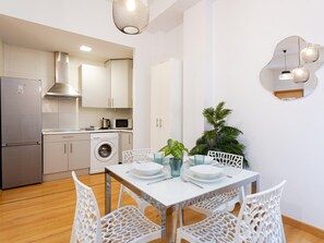 Dining - H2M Victoria Malaga city center WiFi and Air Con (Málaga)