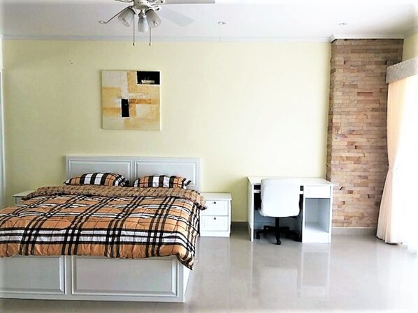 1 bedroom, bed sheets - 1-Bed in View Talay 5D - Sleeps 2 - Close to Beach (Pattaya)
