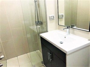 Shower, towels
