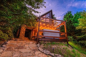 Exterior - Luxury Mountain View Cabin with Jacuzzi (Blue Ridge)