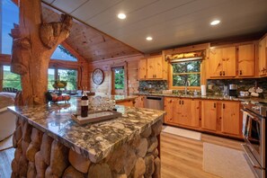 冰箱、微波炉、烤箱、炉灶