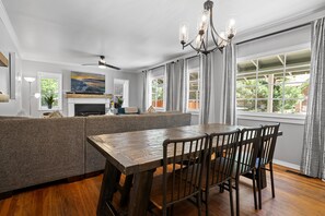 Dining - Happy Hours - Modern, Walk to Lake/Village, Foosball, BBQ (Big Bear Lake)