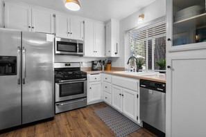 Fridge, microwave, oven, stovetop - Happy Hours - Modern, Walk to Lake/Village, Foosball, BBQ (Big Bear Lake)