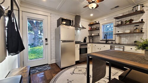 Charming Guesthouse in Historic Neighborhood