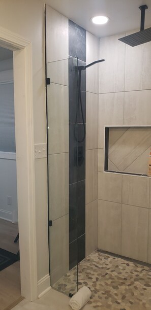 Combined shower/tub, hair dryer, towels, soap