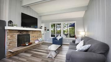 TV connectée, jeux vidéo, livres