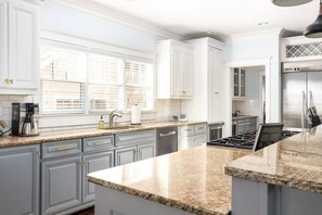 冰箱、微波炉、烤箱、炉灶