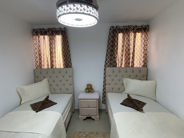 3 bedrooms, in-room safe, desk, iron/ironing board