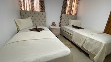 3 bedrooms, in-room safe, desk, iron/ironing board