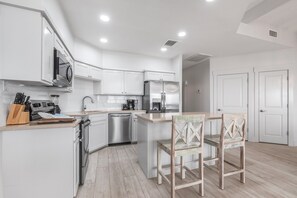Coffee/tea maker, fridge, microwave, oven