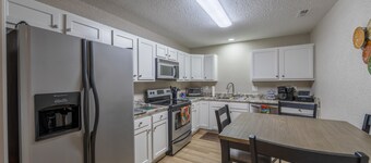 Sunset Ridge-2 Bedroom Apartment with Private Entrance