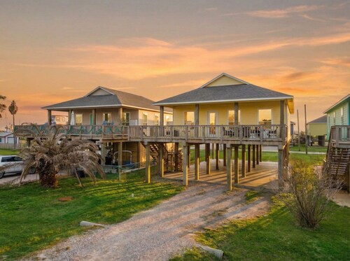 Charming Beach Home Near Beach & Pier with Deck