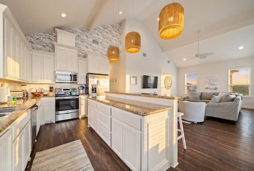 Charming Beach Home Near Beach & Pier with Deck