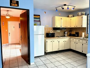 Island Breeze | Private kitchen