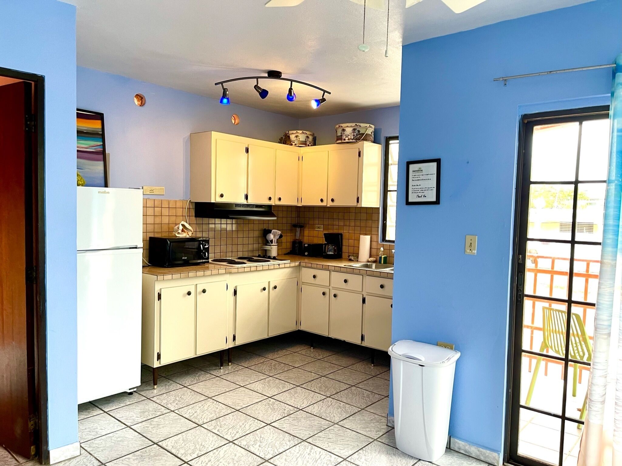 island breeze | private kitchen | fridge