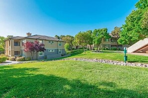 Exterior - RARE GATED Summerlin Luxury Tuscan 2 Bed / 2 Bath Condo (Las Vegas)