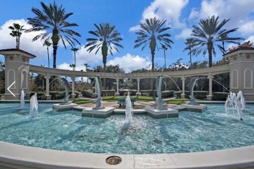 PRIVATE LUXURIOUS TOWNHOUSE  IN RESORT JUST 2 MILES FROM DISNEY!