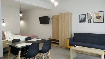 Studio Deluxe | Coin séjour | Télévision à écran plat de 50 pouces avec chaßnes numériques, télévision