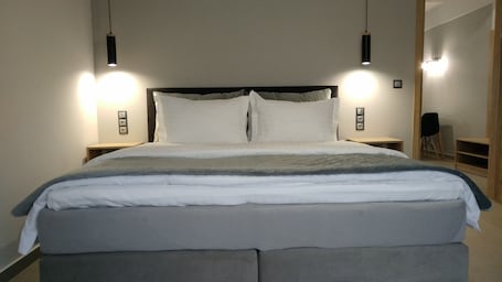 Deluxe Apartment | Premium bedding, pillowtop beds, individually decorated. PSAMMITES